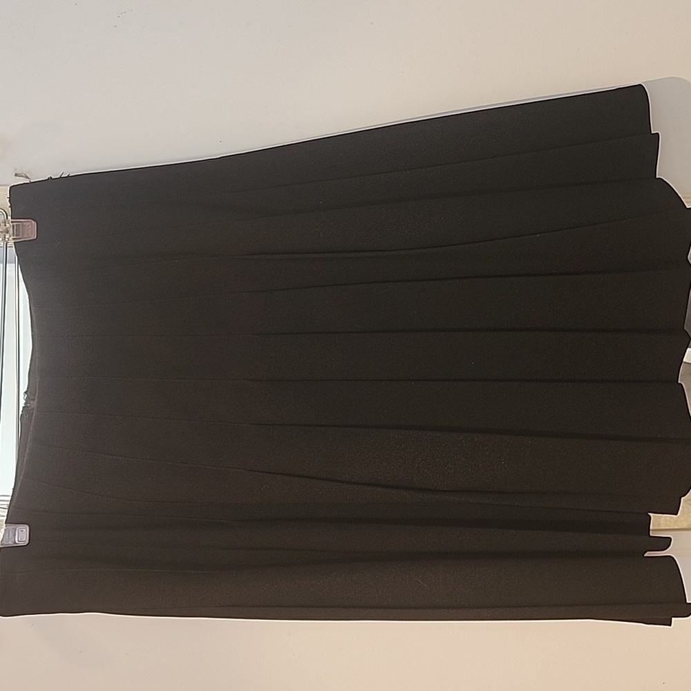 Harris Wallace New York Black knee length women's skirt size 4